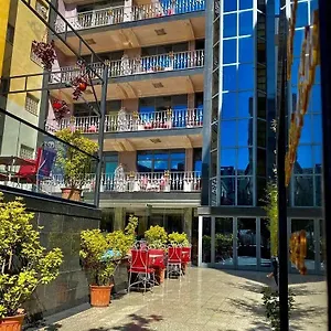 Otel Elysee, Tiran