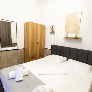 Apartament Tiny Cute Near The Center - 5 Min Walk, Tirana