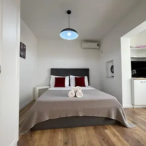 Hotel apartamentowy Central Studio Apartments, Tirana